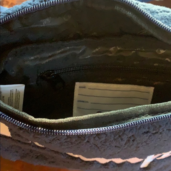 Champion Fanny Pack. BNWT - Picture 5 of 5